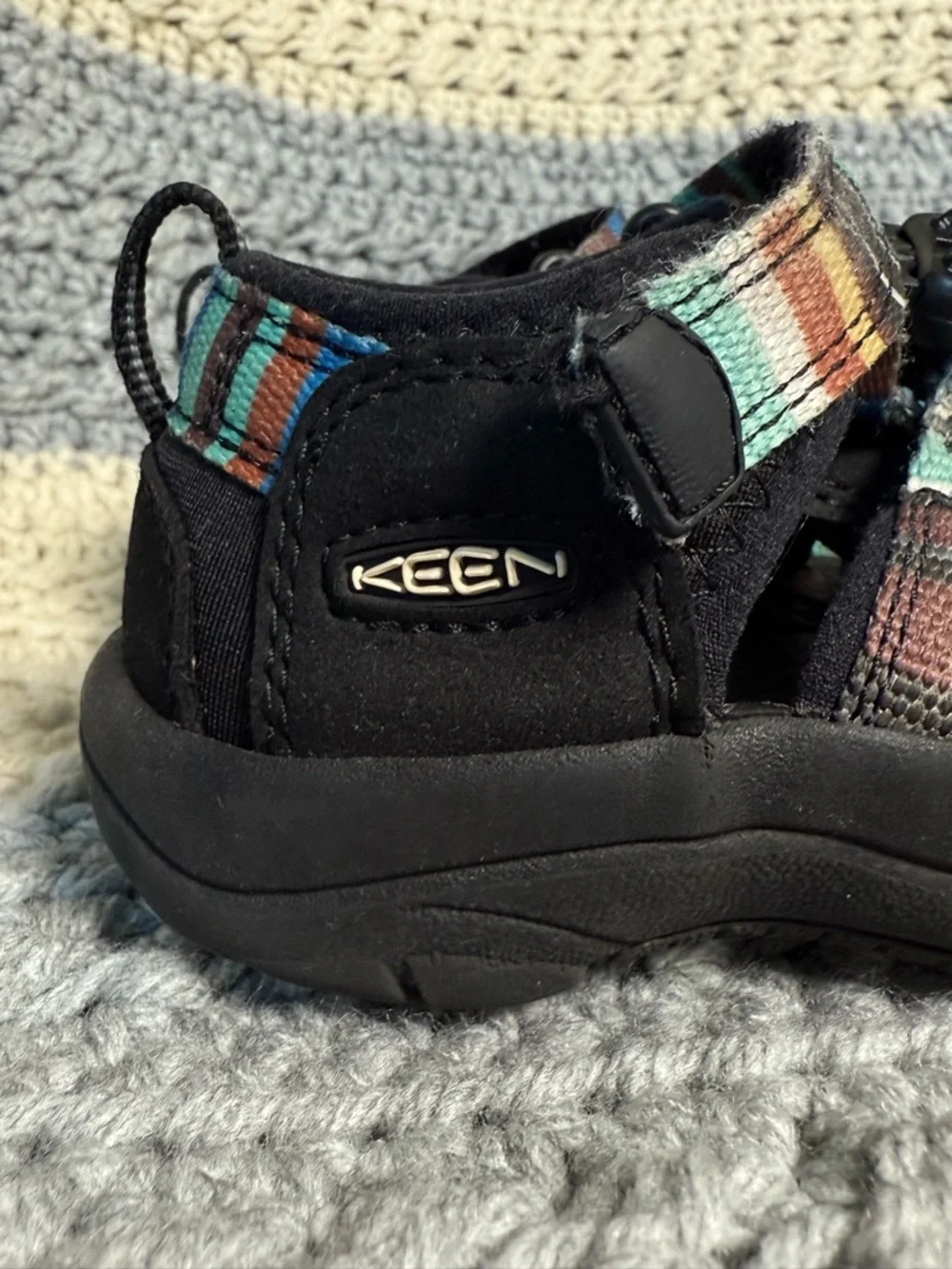 KEEN Youth Sz 10 Newport H2 Sandals Raya Black Colorway Unisex